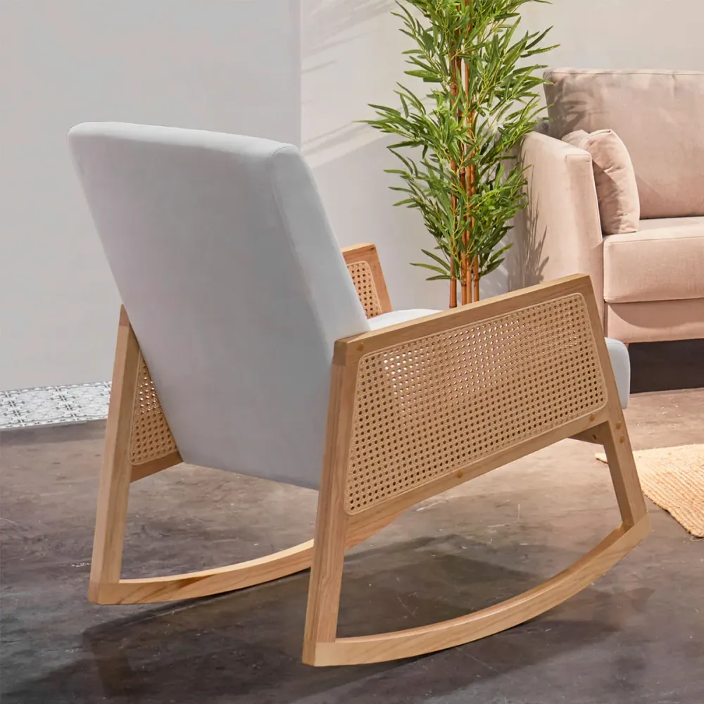 Butaca mecedora Julia con paneles de ratán crema/madera 98x82x65 cm